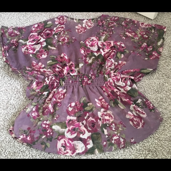 Candie’s Floral Butterfly Sleeve Top - Picture 2 of 5